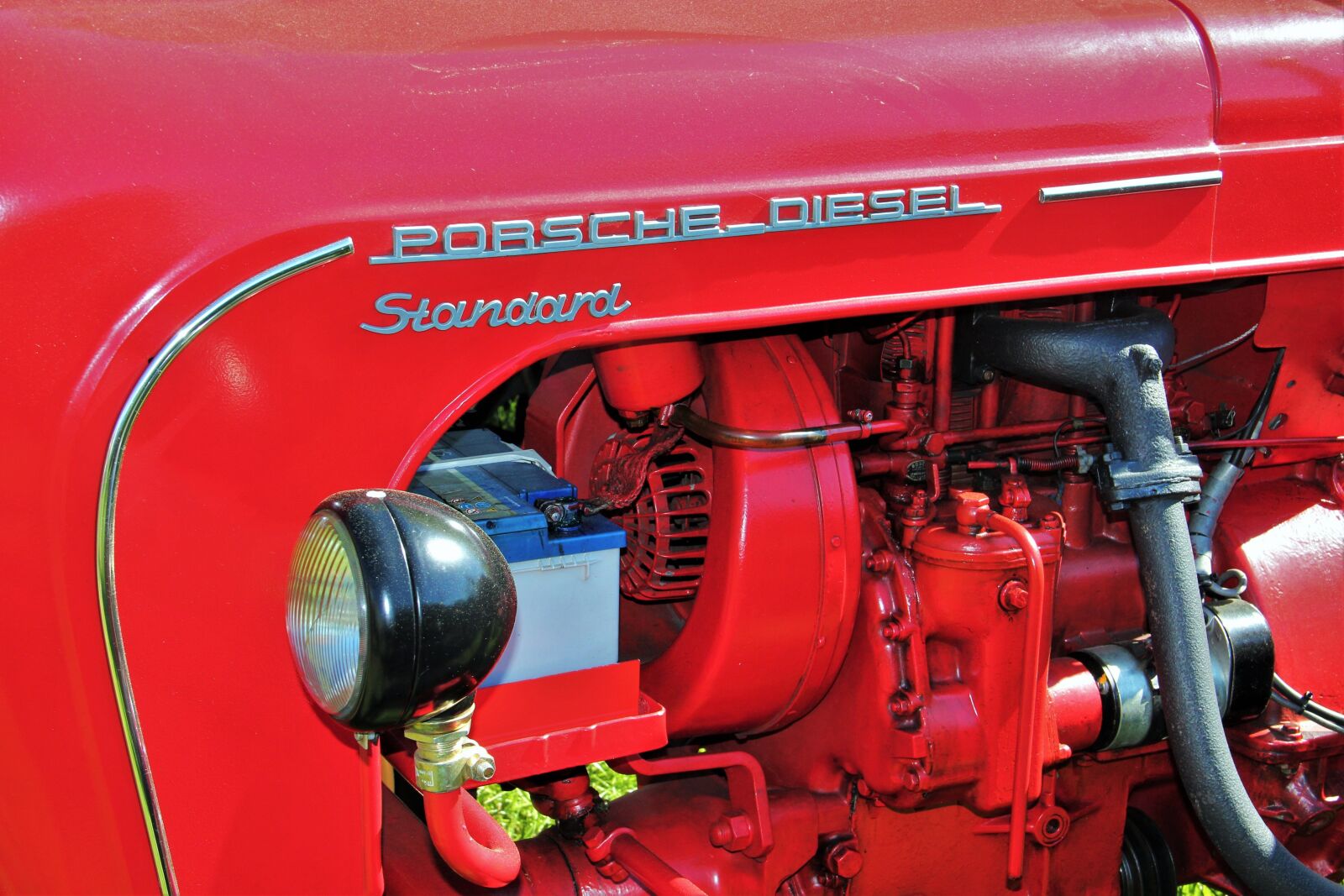 Canon EOS 550D (EOS Rebel T2i / EOS Kiss X4) sample photo. Historical tractor, porsche diesel photography