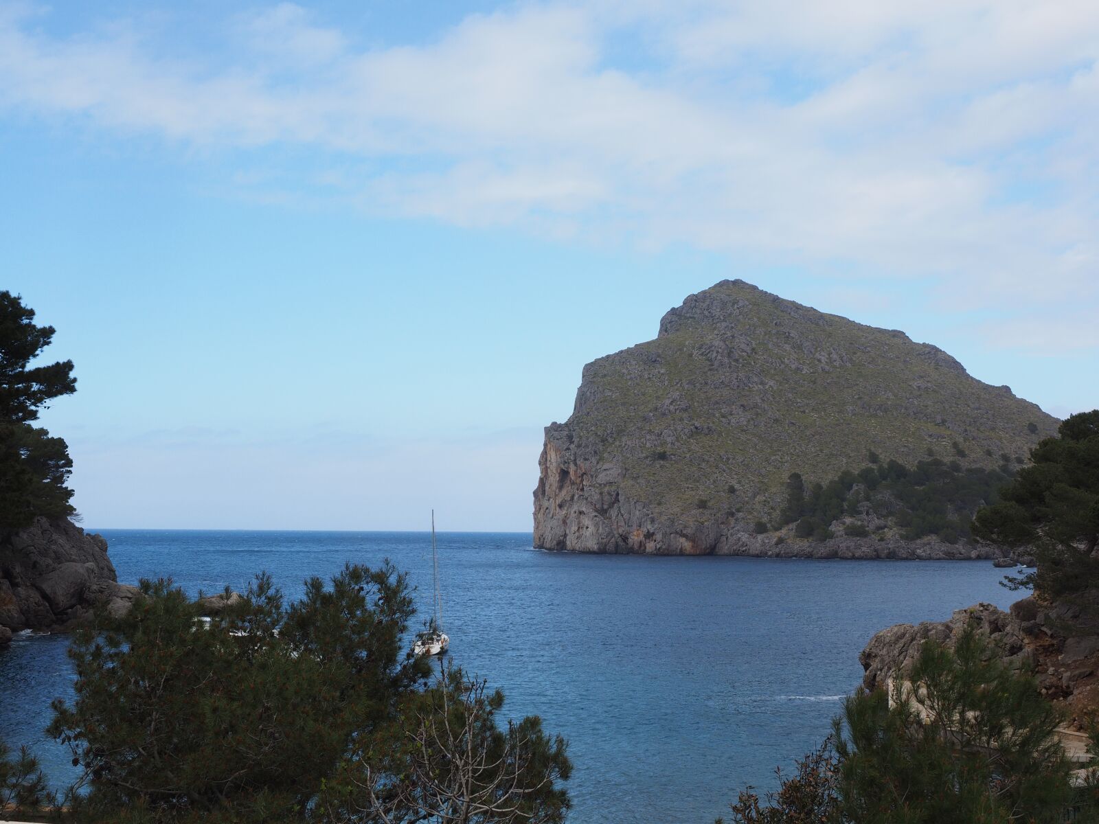 Olympus OM-D E-M1 + Olympus M.Zuiko Digital ED 12-40mm F2.8 Pro sample photo. Bay, sa calobra, bay photography