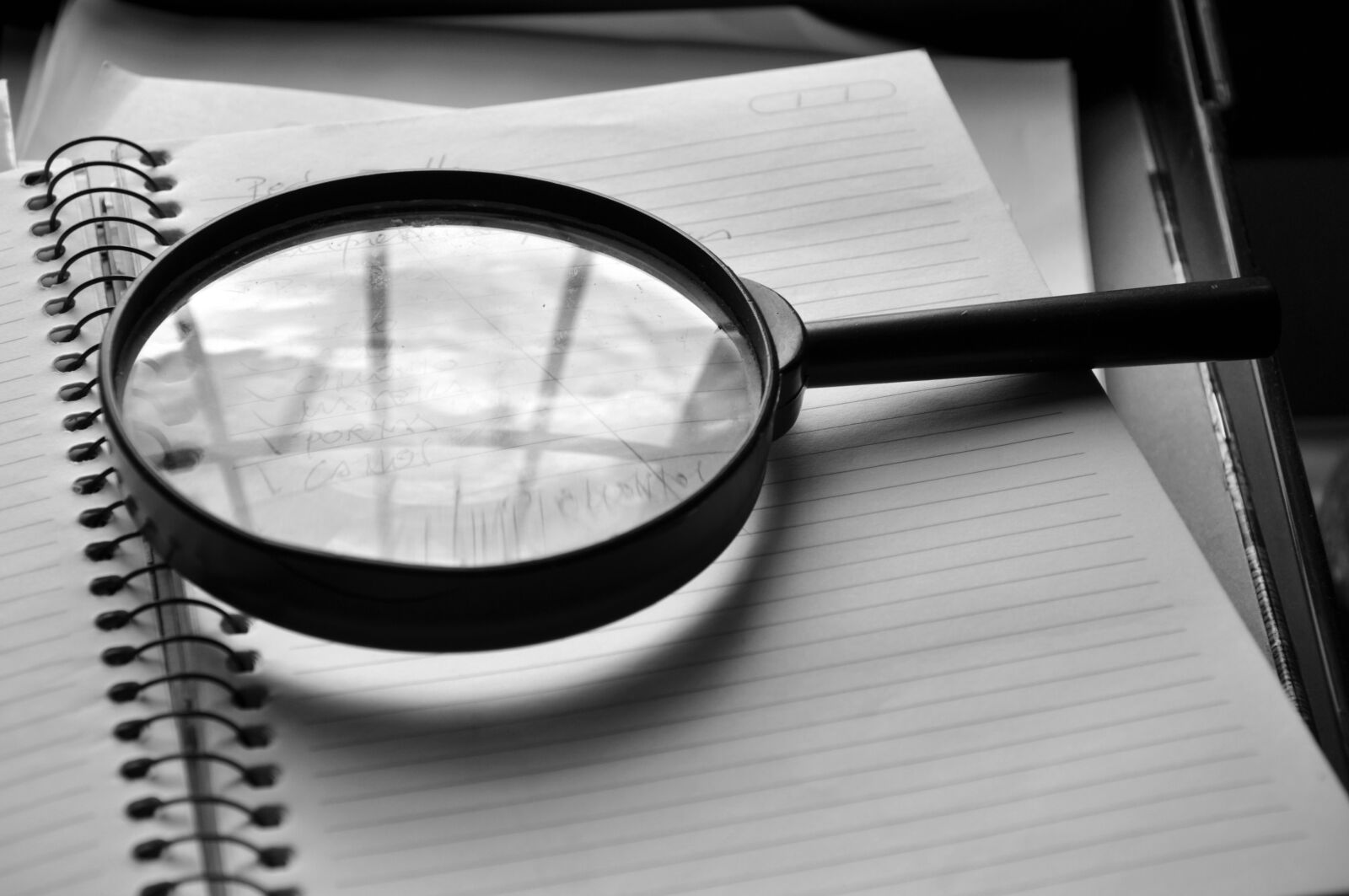 Nikon D90 sample photo. Magnifying glass, notebook, detail photography