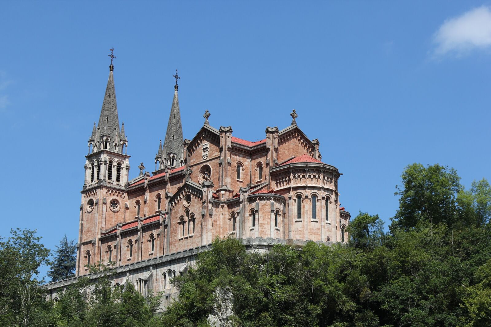Canon EOS 60D + Canon EF 24-105mm F4L IS USM sample photo. Nature, church, spain photography