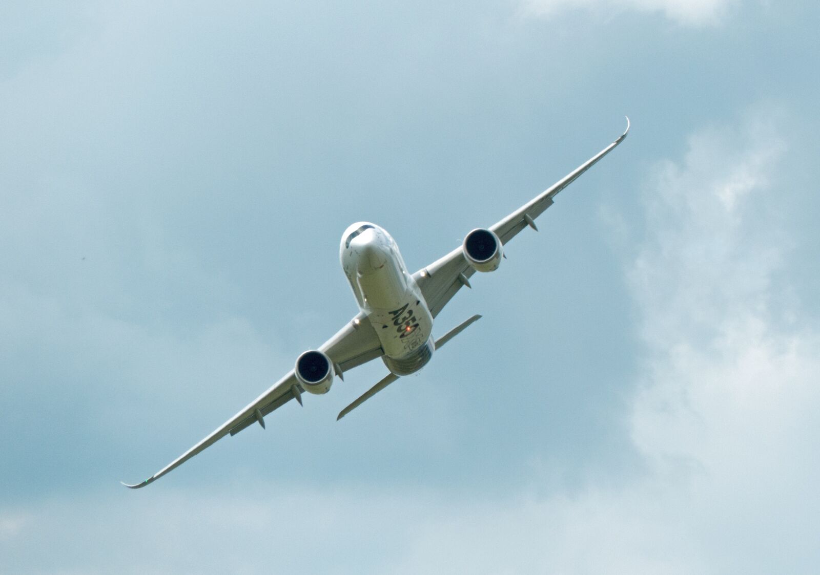 Panasonic Lumix DMC-FZ200 sample photo. Airbus, a350, passenger aircraft photography