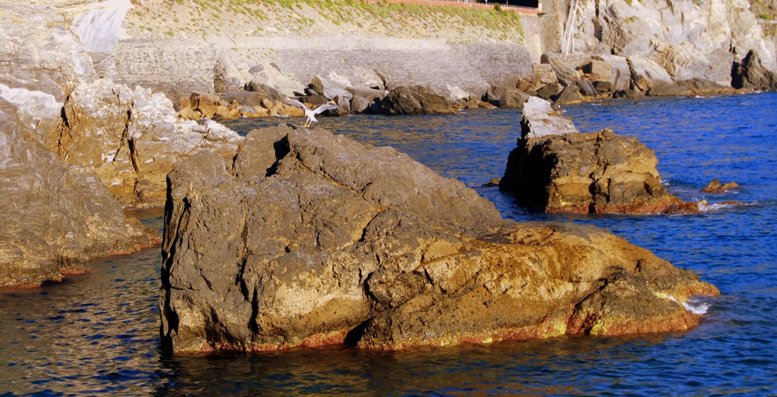Nikon D60 sample photo. Rocks, cliff, sea photography