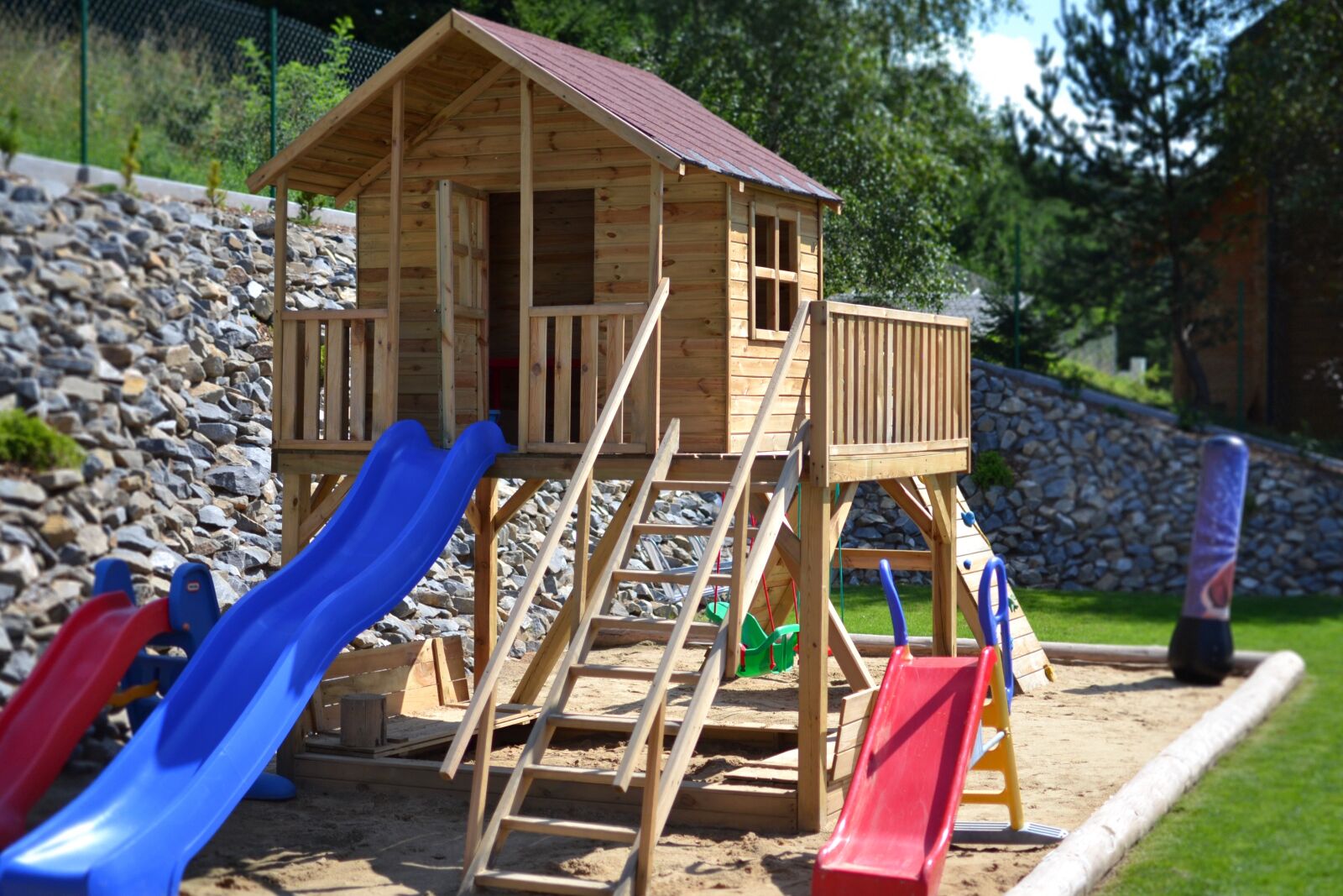 Nikon D3100 sample photo. Playground, children's lodge, holiday photography