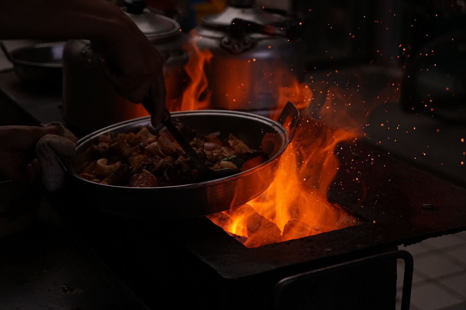 Sony a7 + Sony Vario Tessar T* FE 24-70mm F4 ZA OSS sample photo. Jiuquan, dunhuang, fried lamb photography