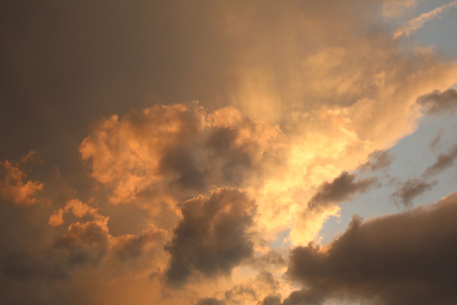 Canon EOS 5D Mark IV + Canon EF 24-105mm F3.5-5.6 IS STM sample photo. Sky, clouds, abendstimmung photography