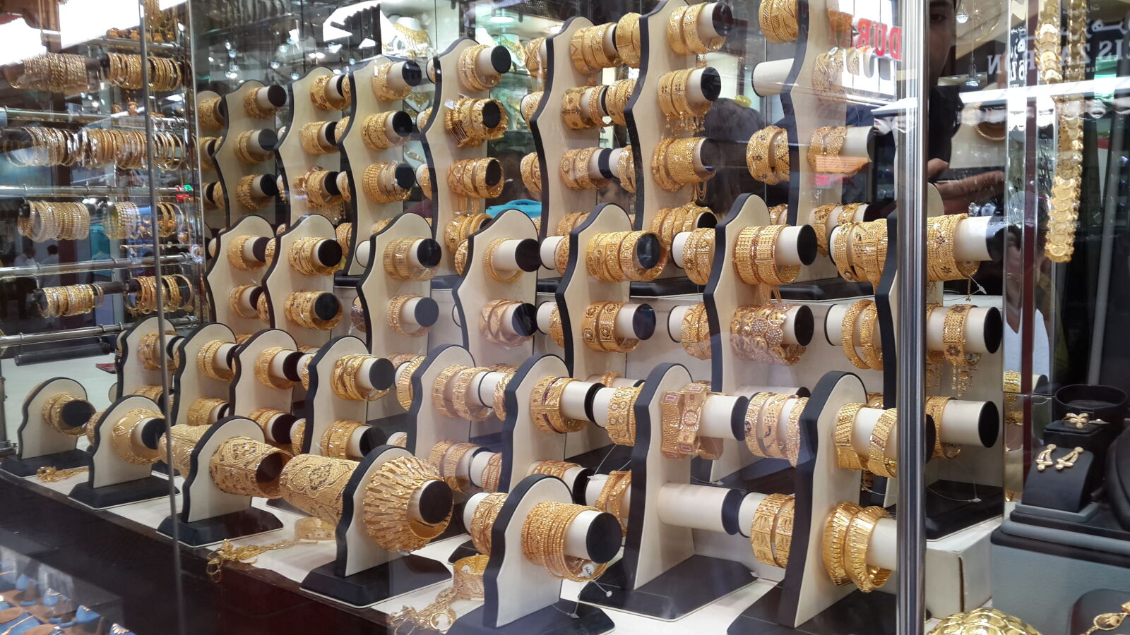Samsung Galaxy S4 sample photo. Gold, shop photography