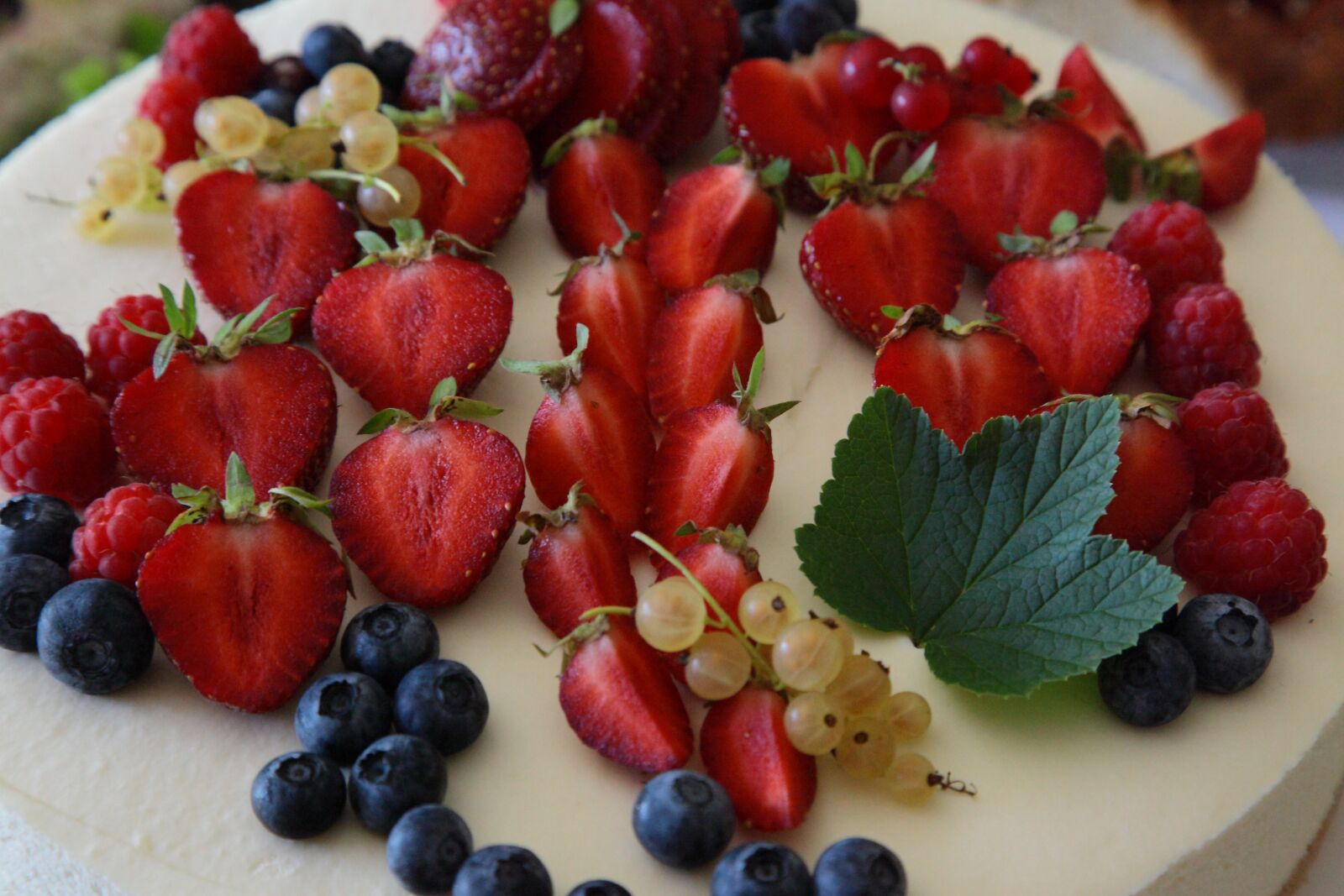 Canon EOS 5D Mark II sample photo. Strawberries, blueberries, raspberries photography