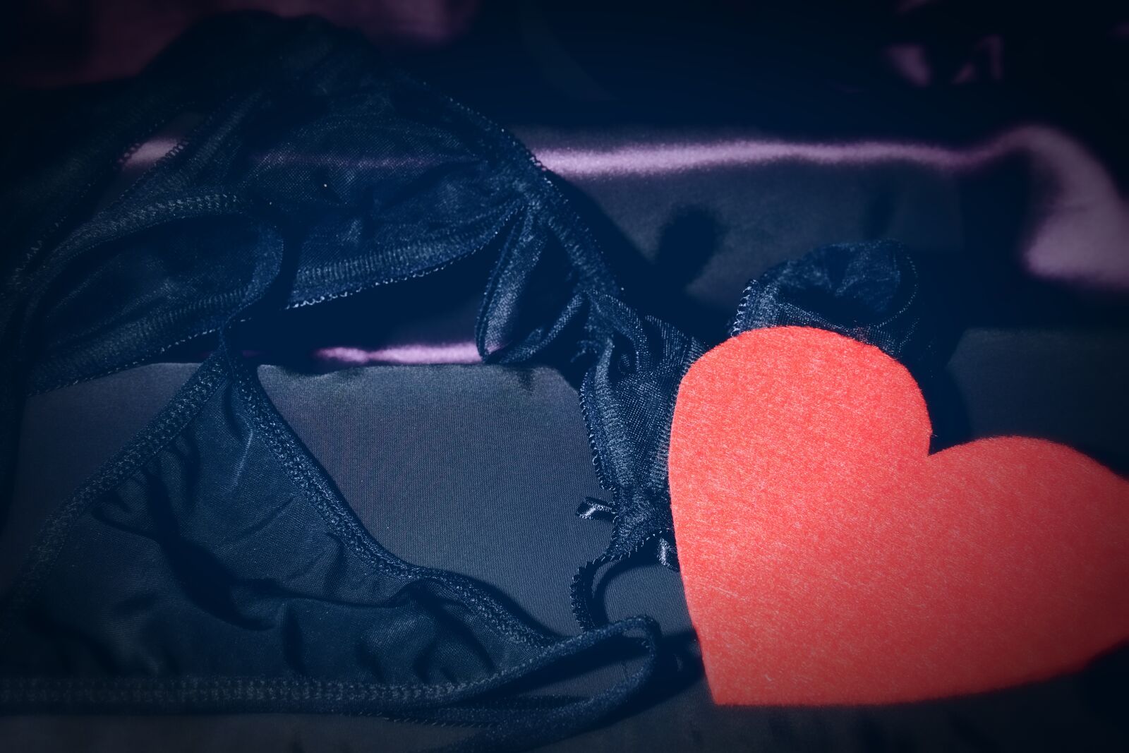 Fujifilm X-T2 + Fujifilm XF 35mm F2 R WR sample photo. Heart, love, seduction photography