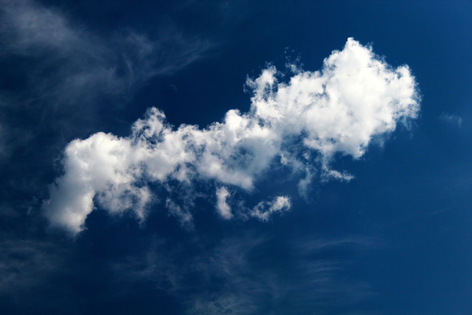 Canon EOS 4000D (EOS Rebel T100 / EOS 3000D) sample photo. Sky, blue, cloud photography