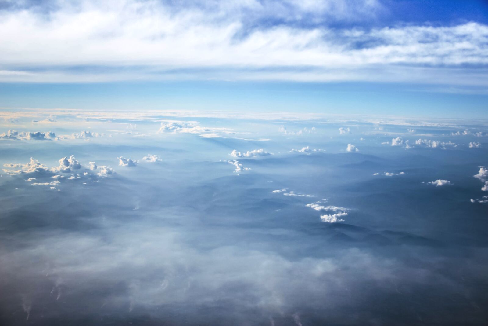Canon EOS 600D (Rebel EOS T3i / EOS Kiss X5) sample photo. Clouds on the world photography