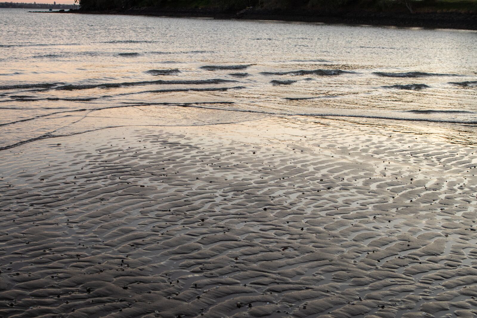 Canon EOS 200D (EOS Rebel SL2 / EOS Kiss X9) sample photo. Sunset, sand, water photography