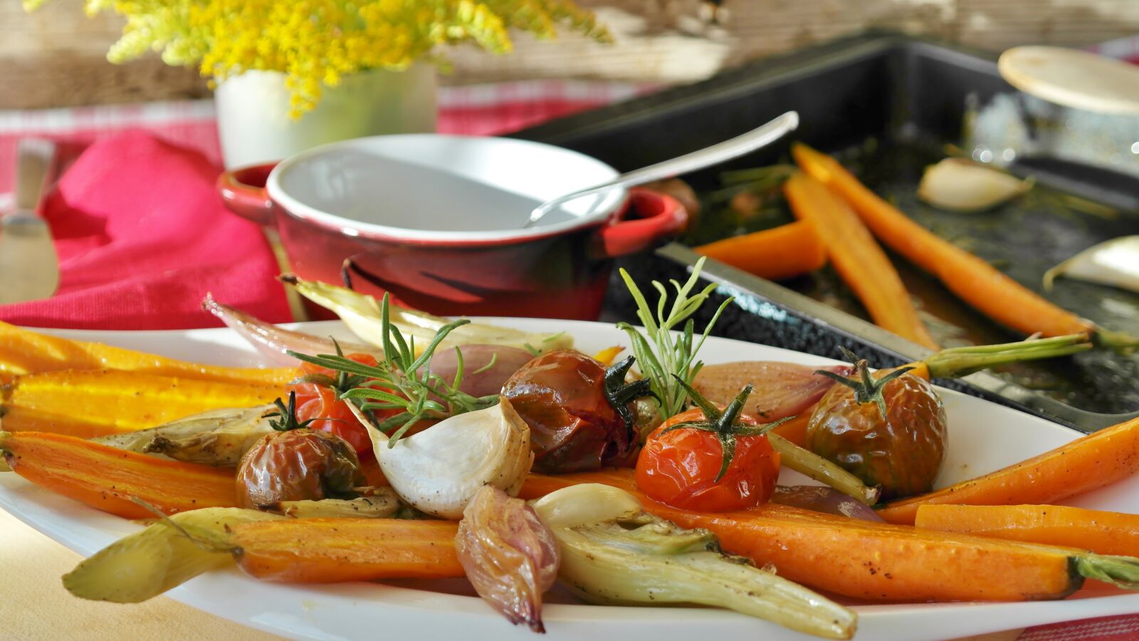 Samsung NX20 sample photo. Vegetables, vegetable pan, barbecue photography
