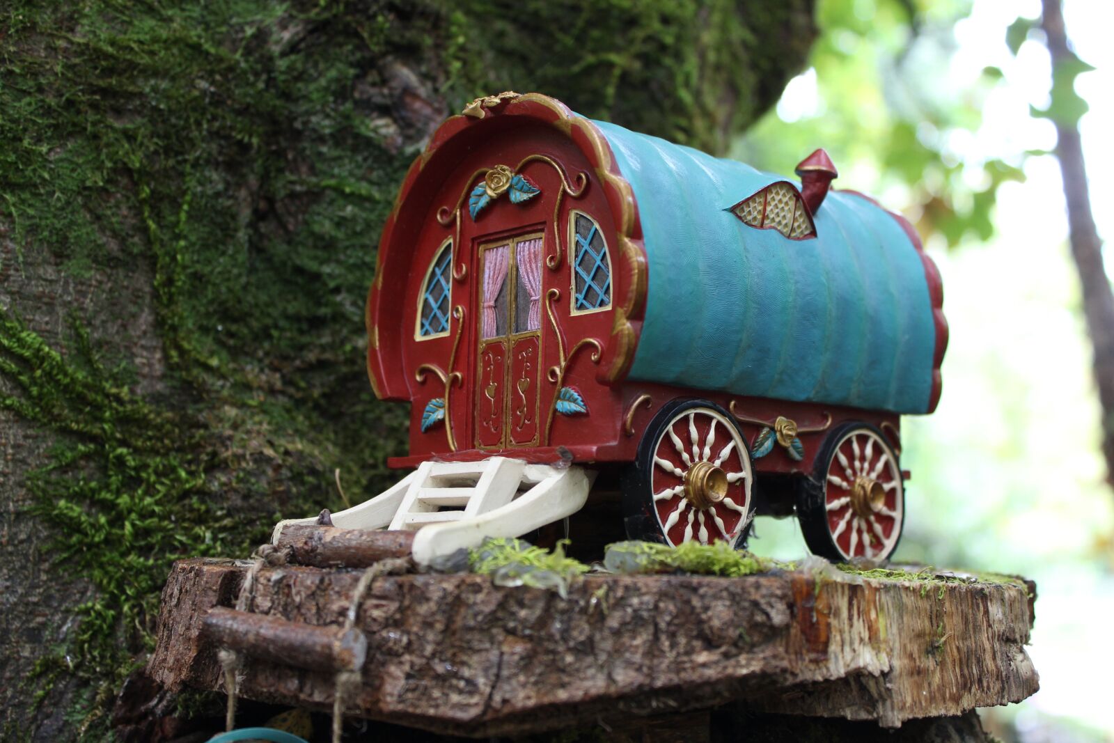 Canon EOS 1200D (EOS Rebel T5 / EOS Kiss X70 / EOS Hi) sample photo. Tiny, fairy, caravan photography