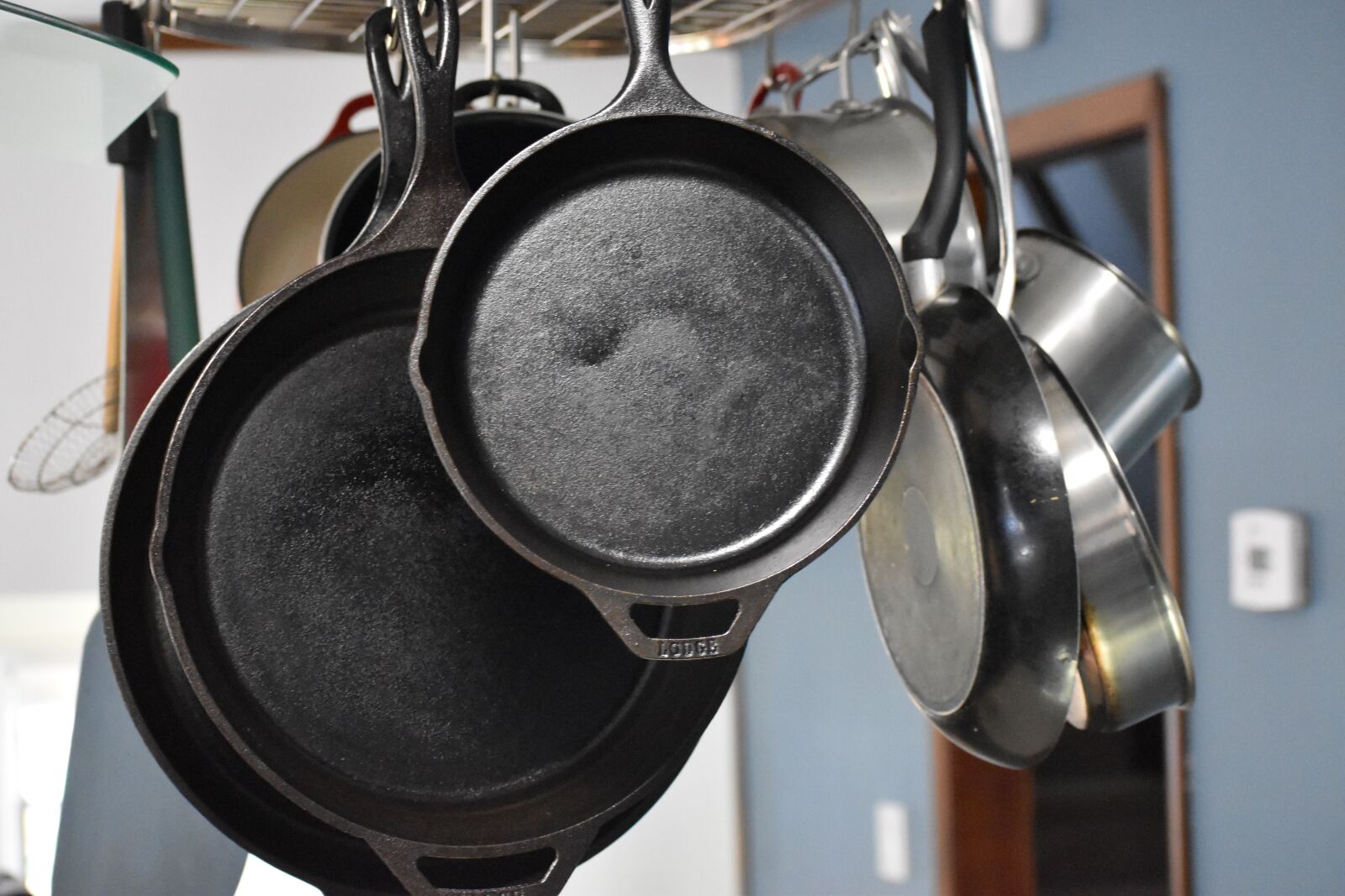 Nikon D5600 sample photo. Cast iron, kitchen, pan photography