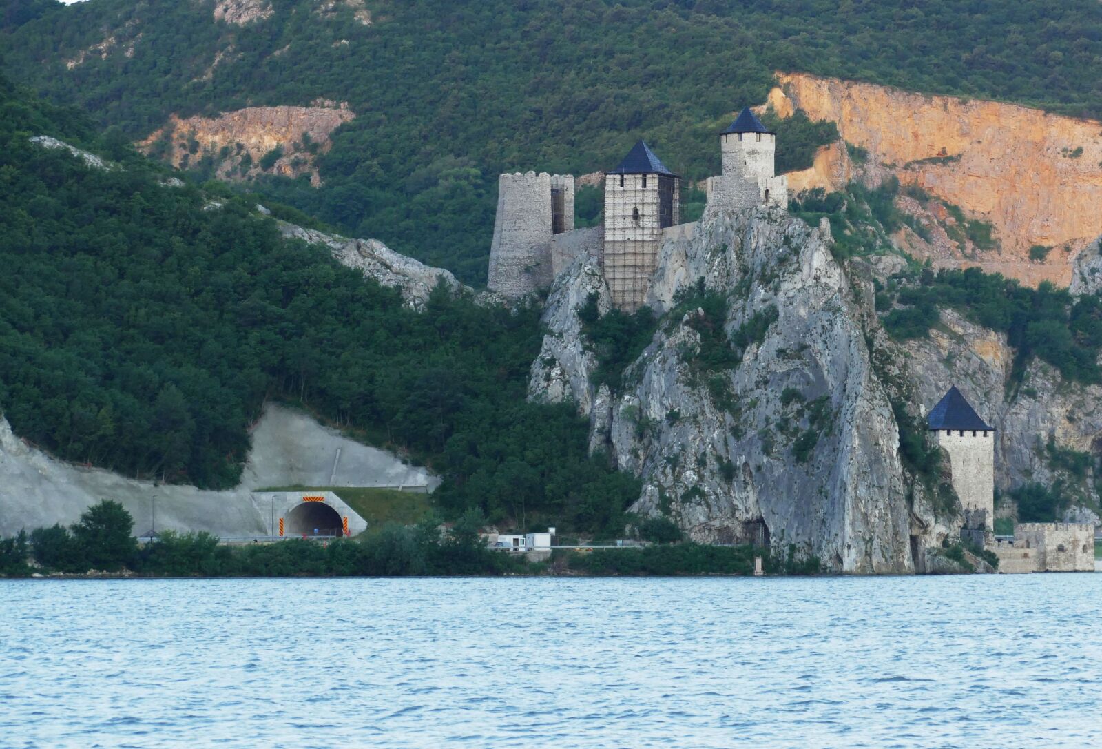 Panasonic Lumix DMC-FZ1000 sample photo. Serbia, danube, river cruise photography
