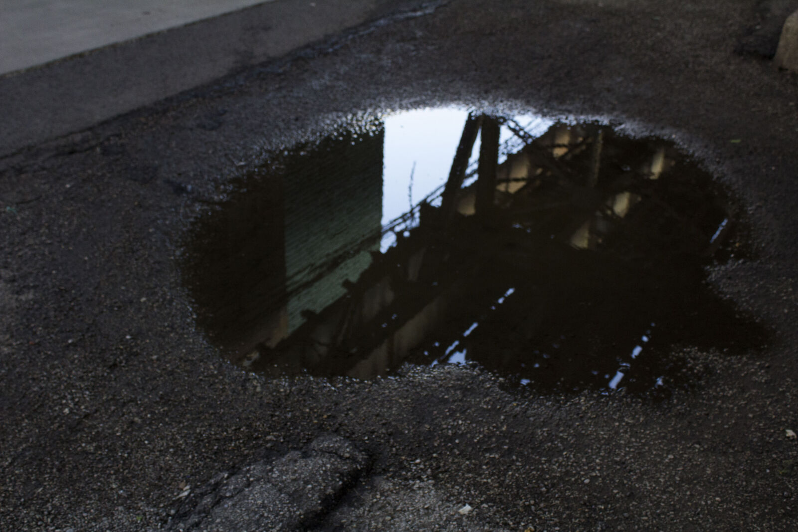 Canon EOS 1200D (EOS Rebel T5 / EOS Kiss X70 / EOS Hi) sample photo. Puddle, reflections photography
