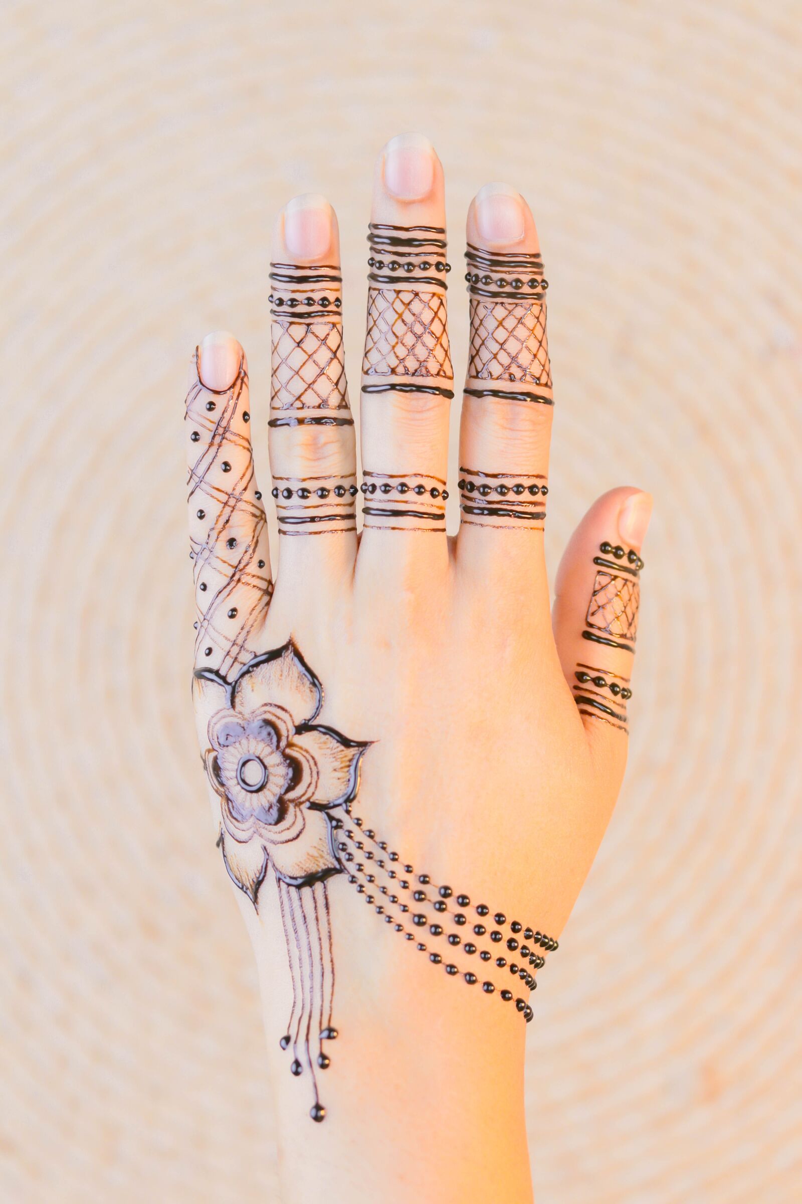 Canon EOS 80D + Canon EF 50mm F1.8 STM sample photo. Henna, hands, mehendi photography