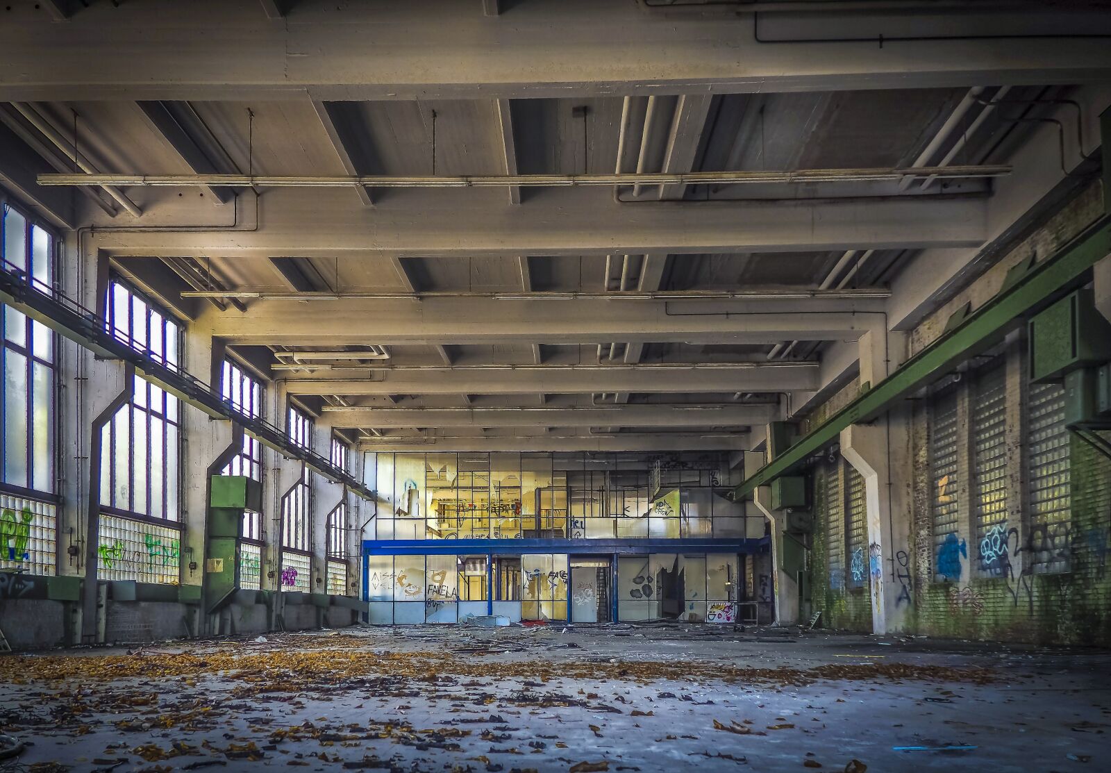 Olympus OM-D E-M10 sample photo. Lost places, hall, pforphoto photography