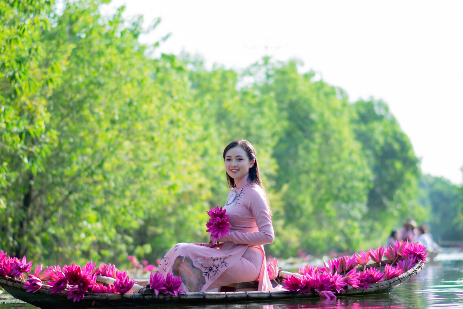 Nikon D7100 sample photo. Girl, cute, gun rose photography