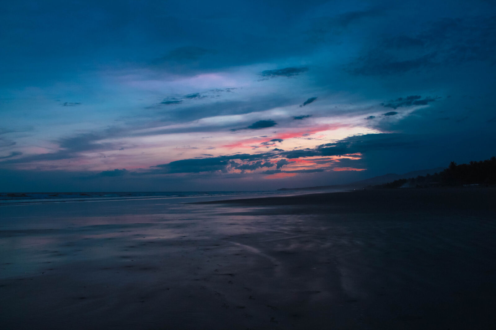 Canon EOS 1300D (EOS Rebel T6 / EOS Kiss X80) sample photo. Beach, blue, clouds, colors photography