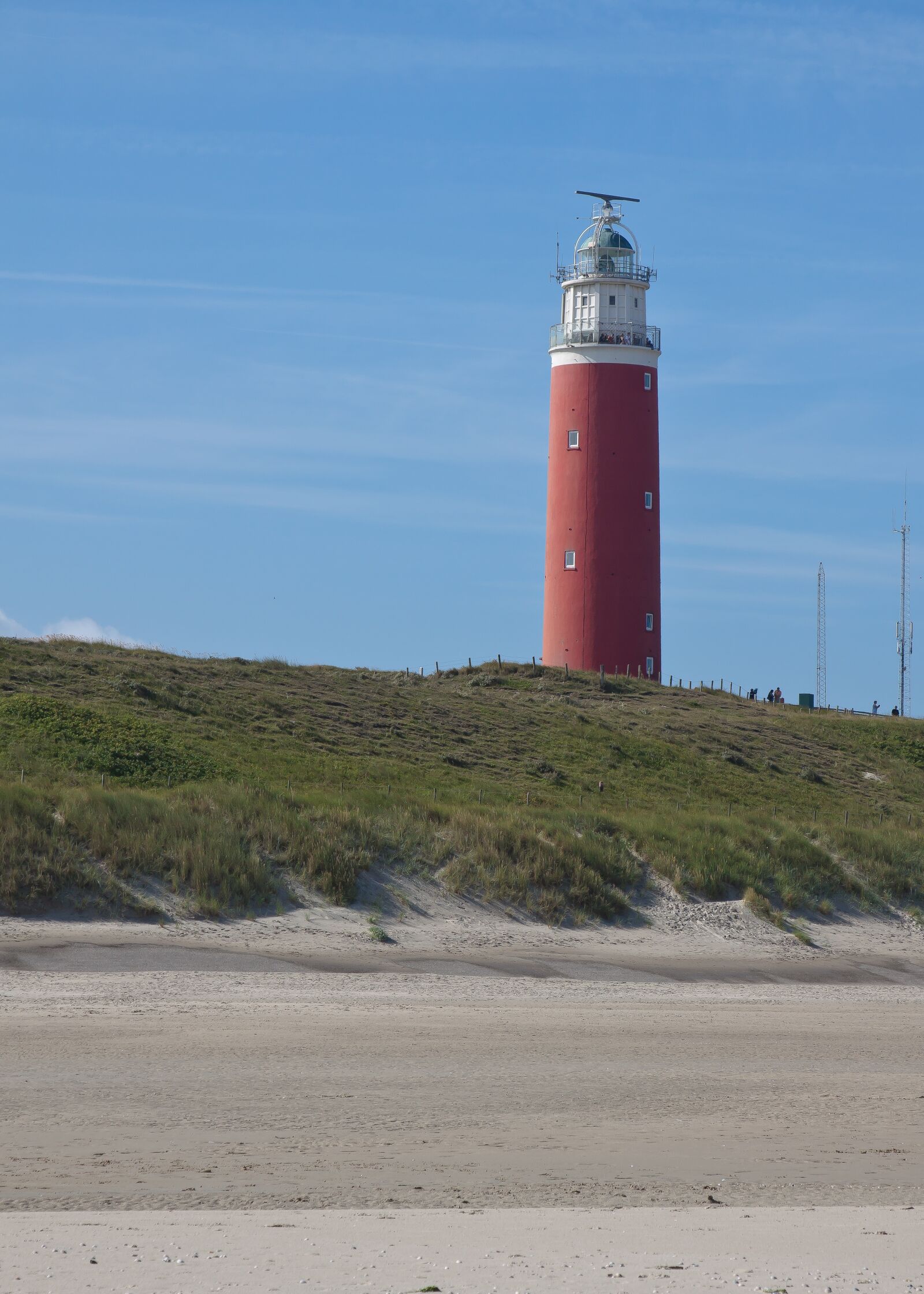 Canon EOS 50D + Canon EF 24-105mm F4L IS USM sample photo. Lighthouse, grass, dunes photography