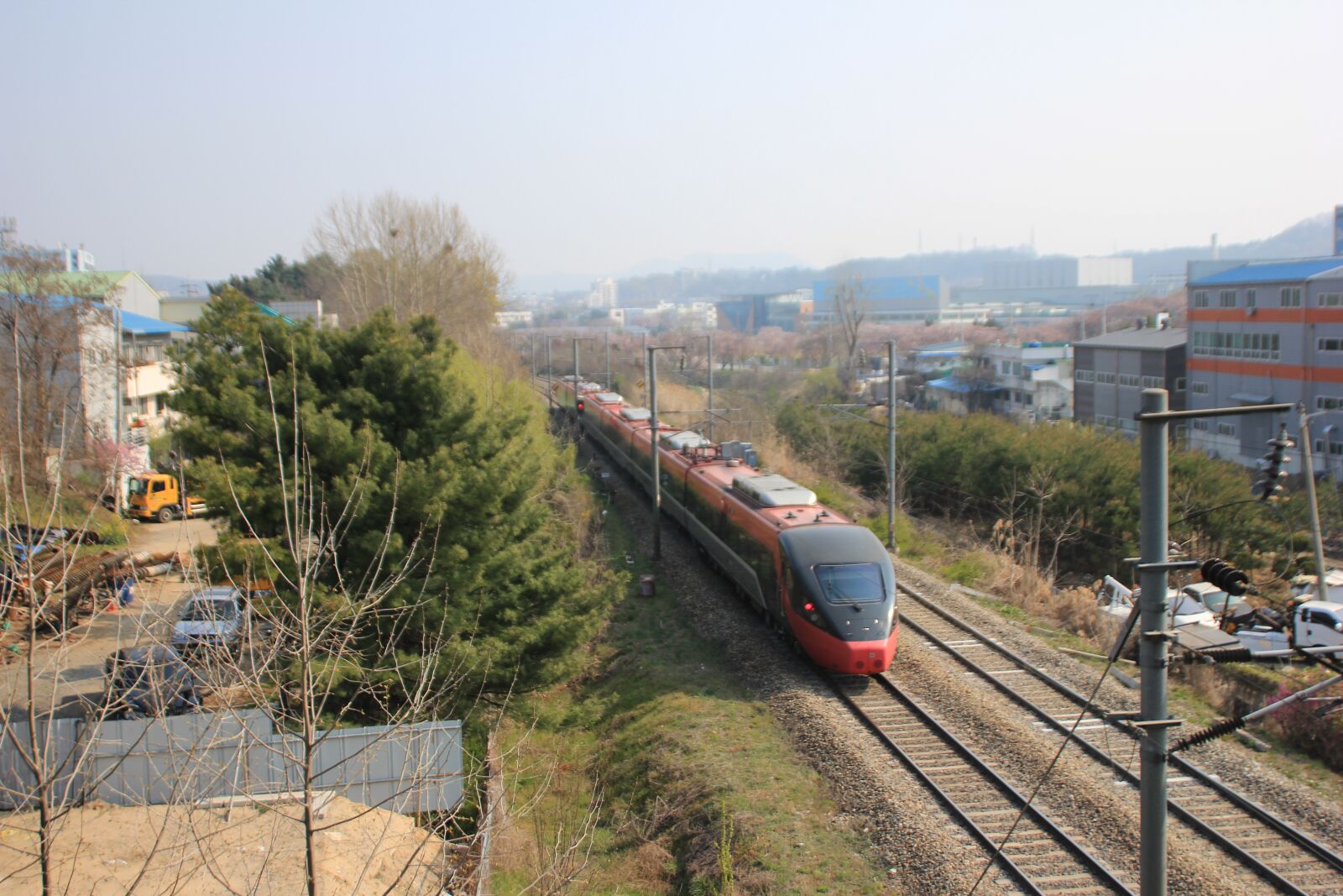 Canon EOS 600D (Rebel EOS T3i / EOS Kiss X5) sample photo. Korea, railway, transportation photography