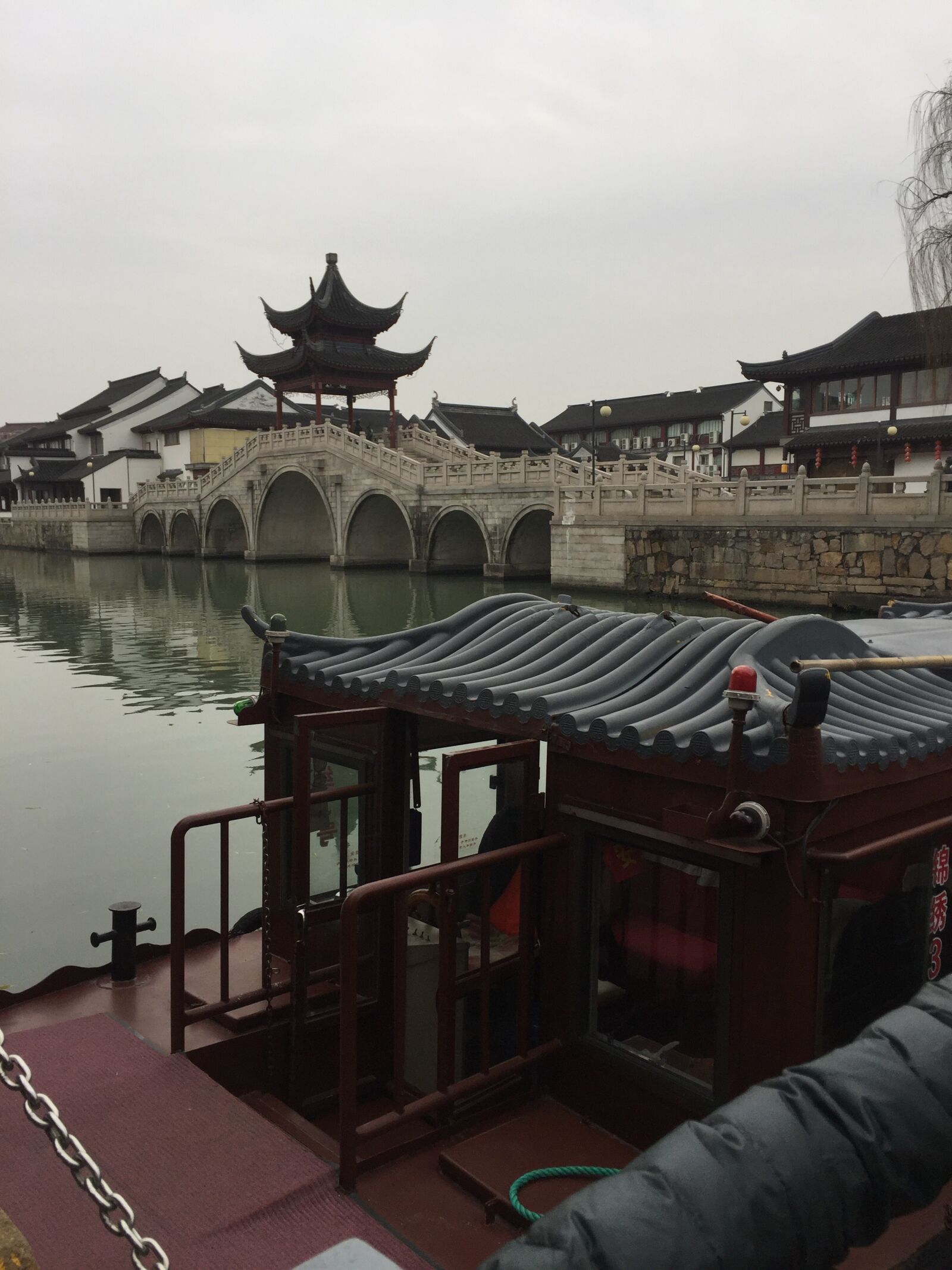 iPhone 6 back camera 4.15mm f/2.2 sample photo. Río, china, puente photography