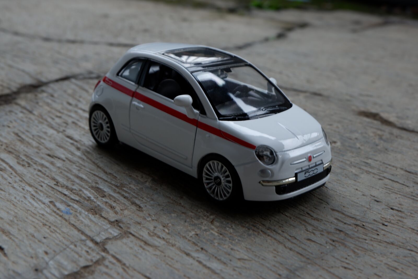 Fujifilm X-A3 + Fujifilm XC 16-50mm F3.5-5.6 OIS II sample photo. Car, toy, white photography