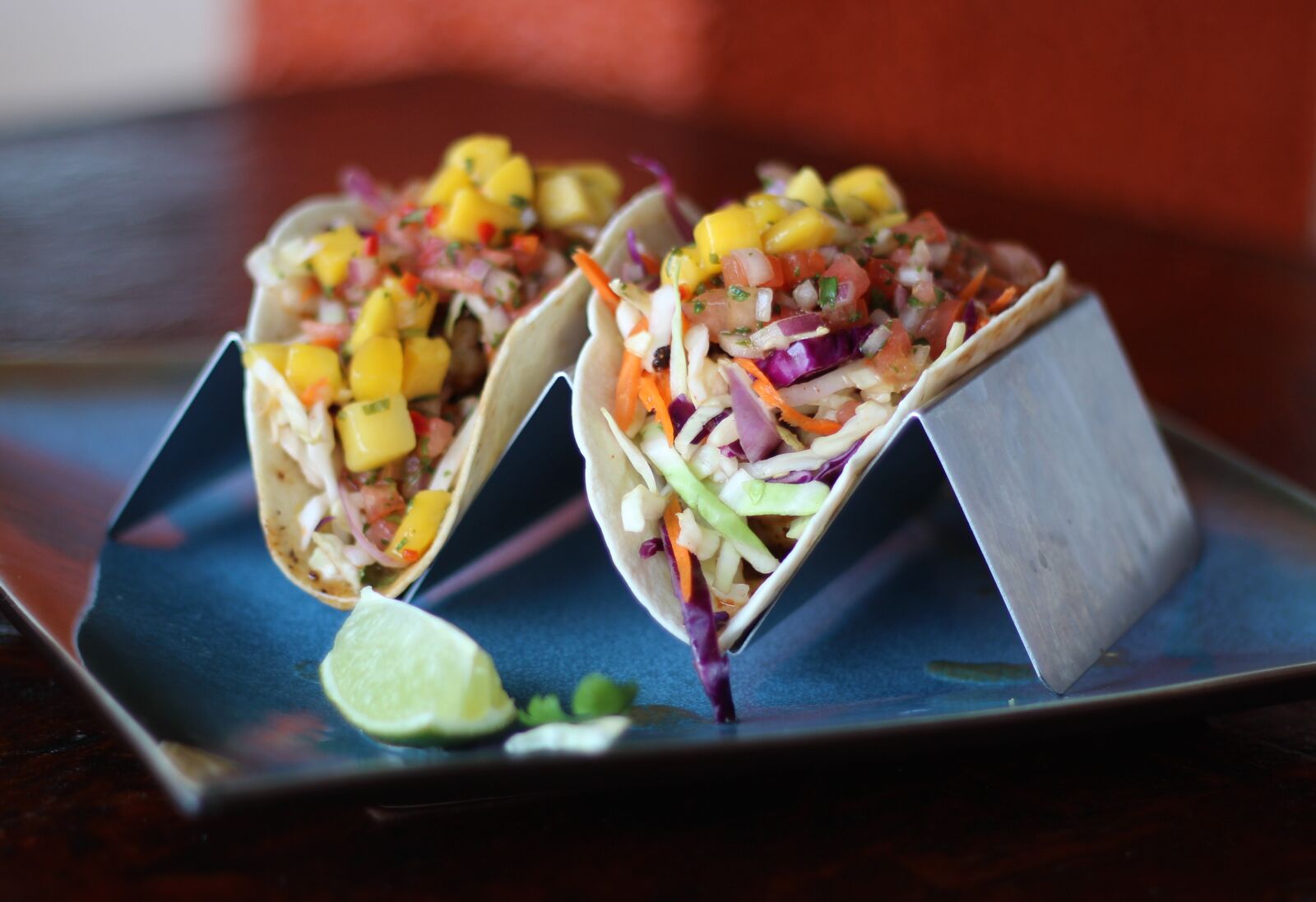 Canon EOS 600D (Rebel EOS T3i / EOS Kiss X5) + Canon EF 50mm F1.8 II sample photo. Tacos, mexican food, seafood photography