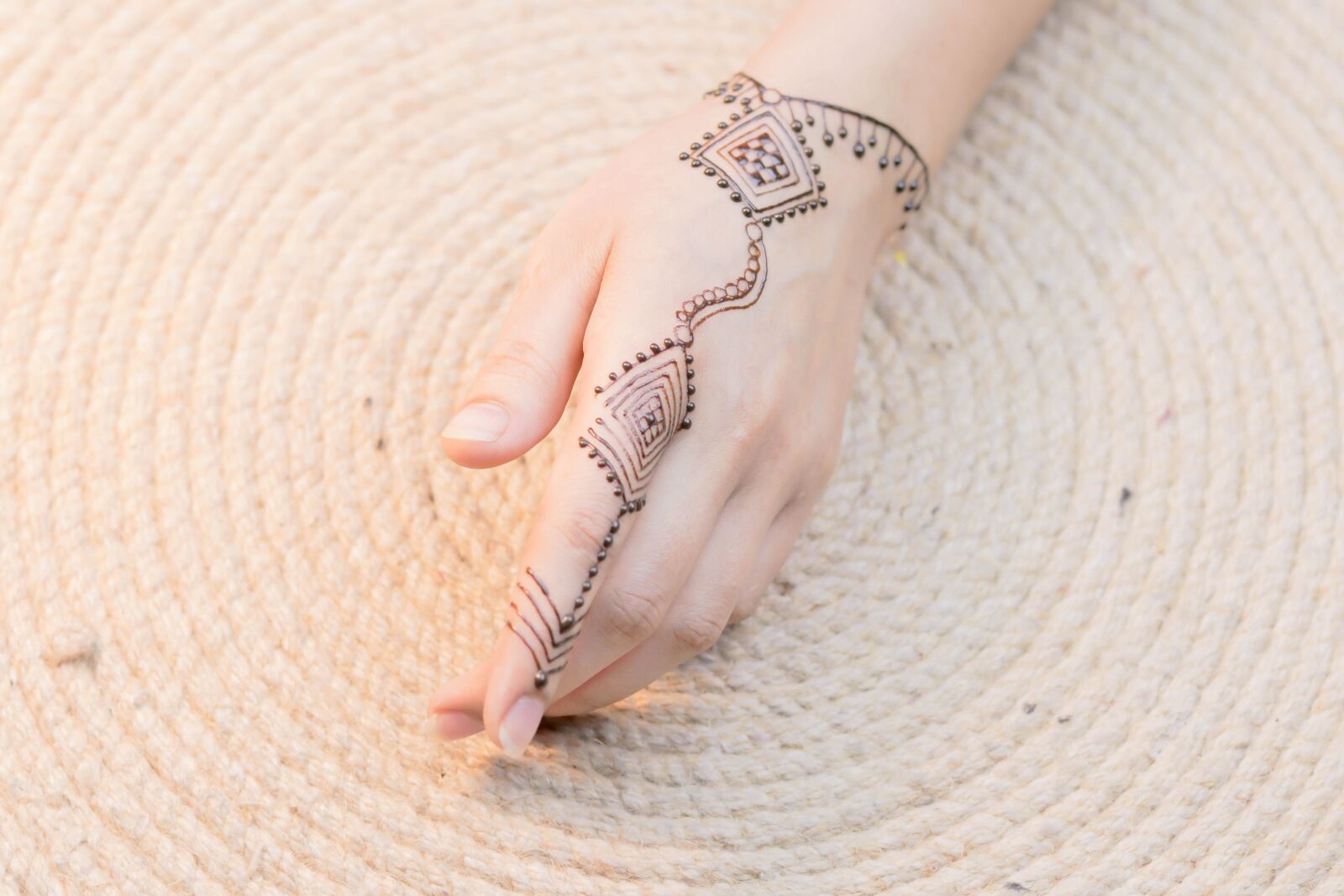 Canon EOS 80D sample photo. Henna, hands, mehendi photography