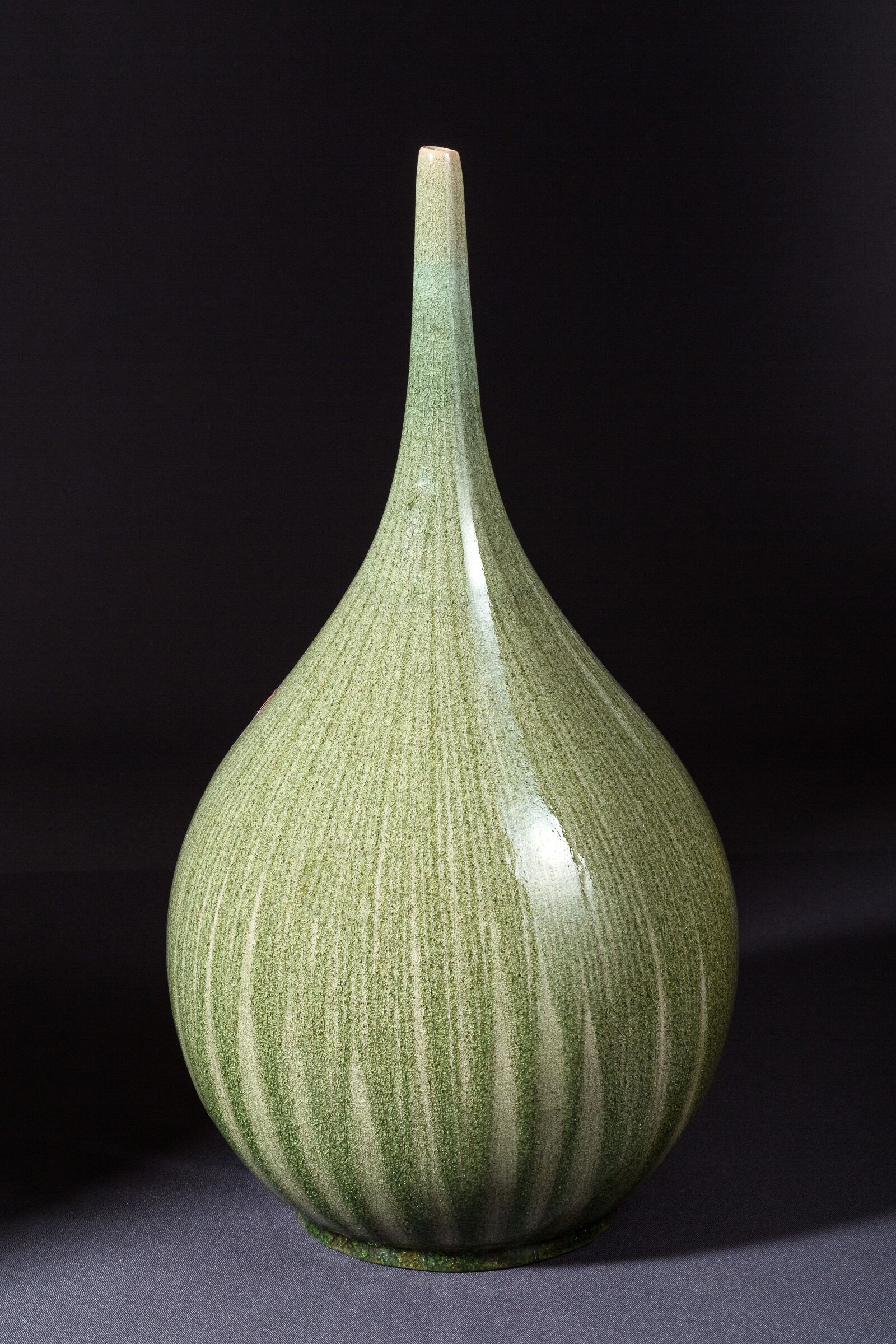 Canon EF 100mm F2.8L Macro IS USM sample photo. Creation, emerald, porcelain photography