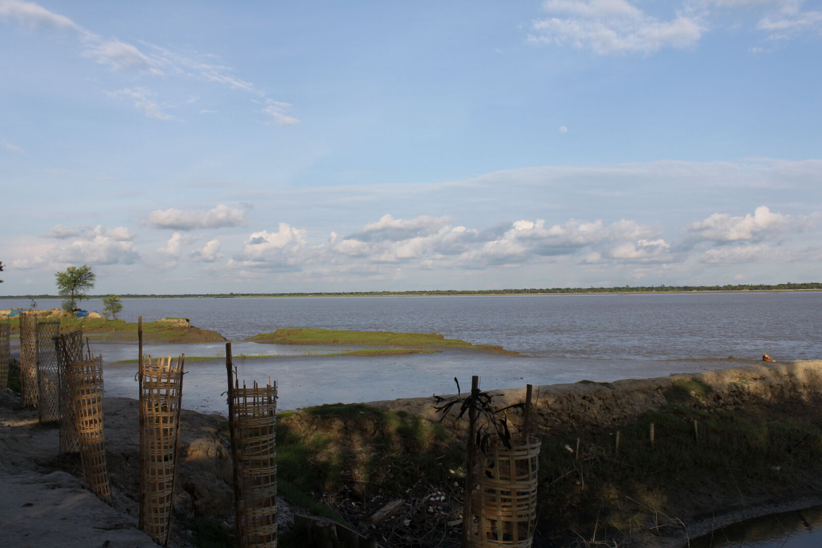 Canon EOS 500D (EOS Rebel T1i / EOS Kiss X3) sample photo. Bangladesh, canal, fisherman, nature photography