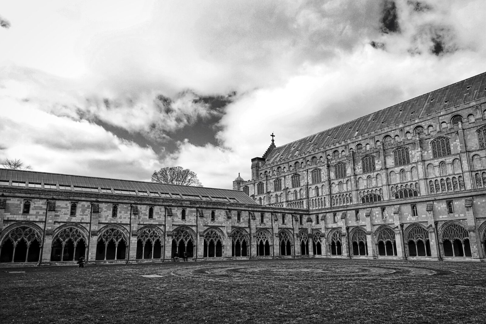 Sony Cyber-shot DSC-RX100 III sample photo. Cloisters, cathedral, norwich cathedral photography