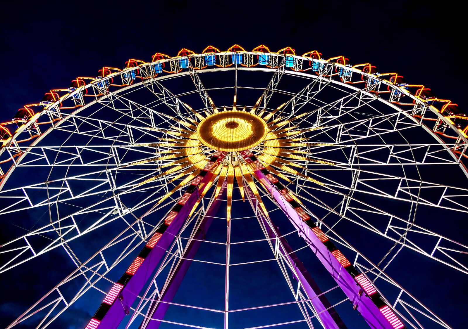 Panasonic Lumix DMC-FZ1000 sample photo. Carousel, entertainment, ferris wheel photography