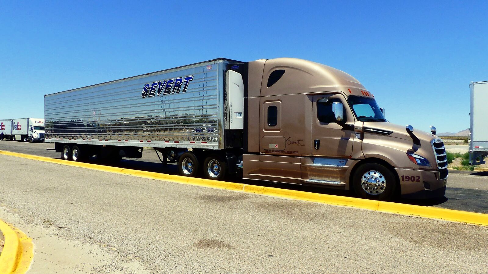 Panasonic Lumix DMC-FZ200 sample photo. Truck, transport, american photography