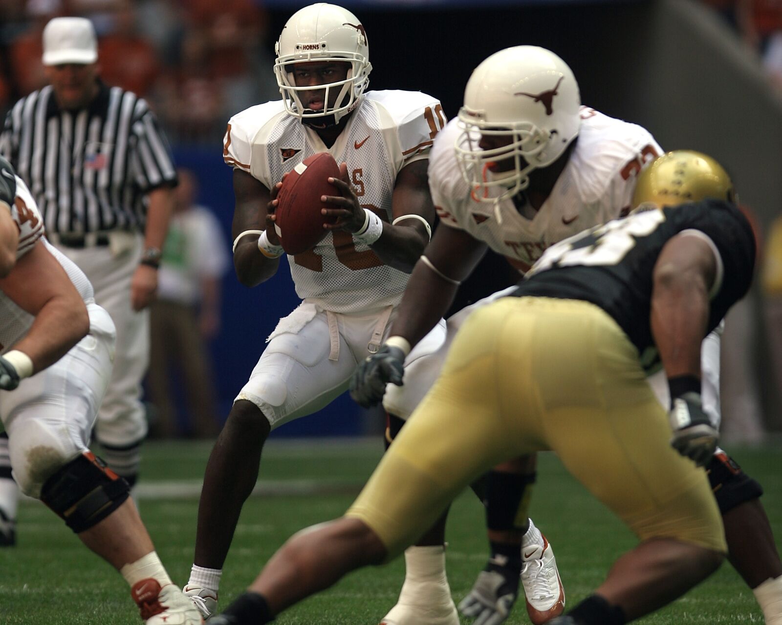 Canon EOS 20D sample photo. Quarterback, football, player photography