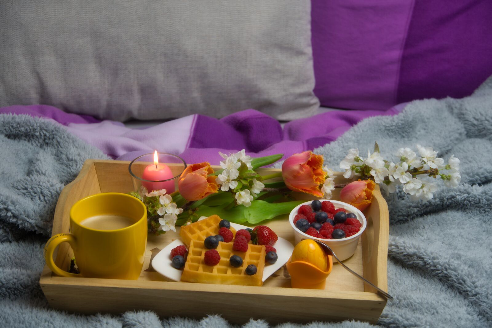 Sony a6400 sample photo. Breakfast in bed, breakfast photography