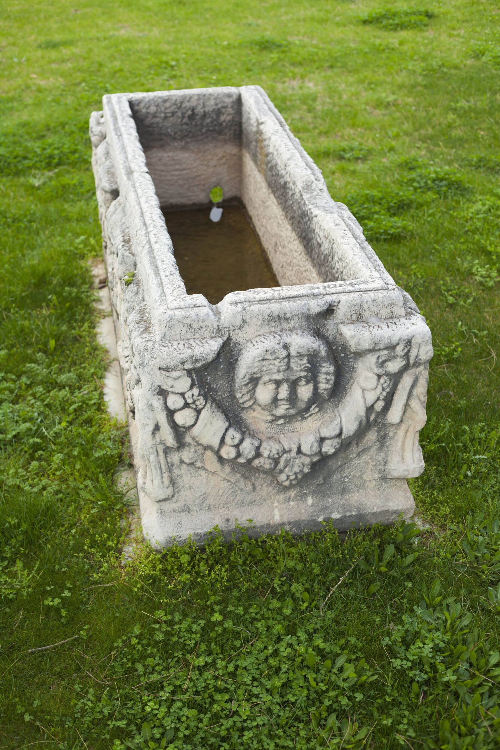 Canon EF 50mm F1.8 II sample photo. Sarcophagus, on, work photography
