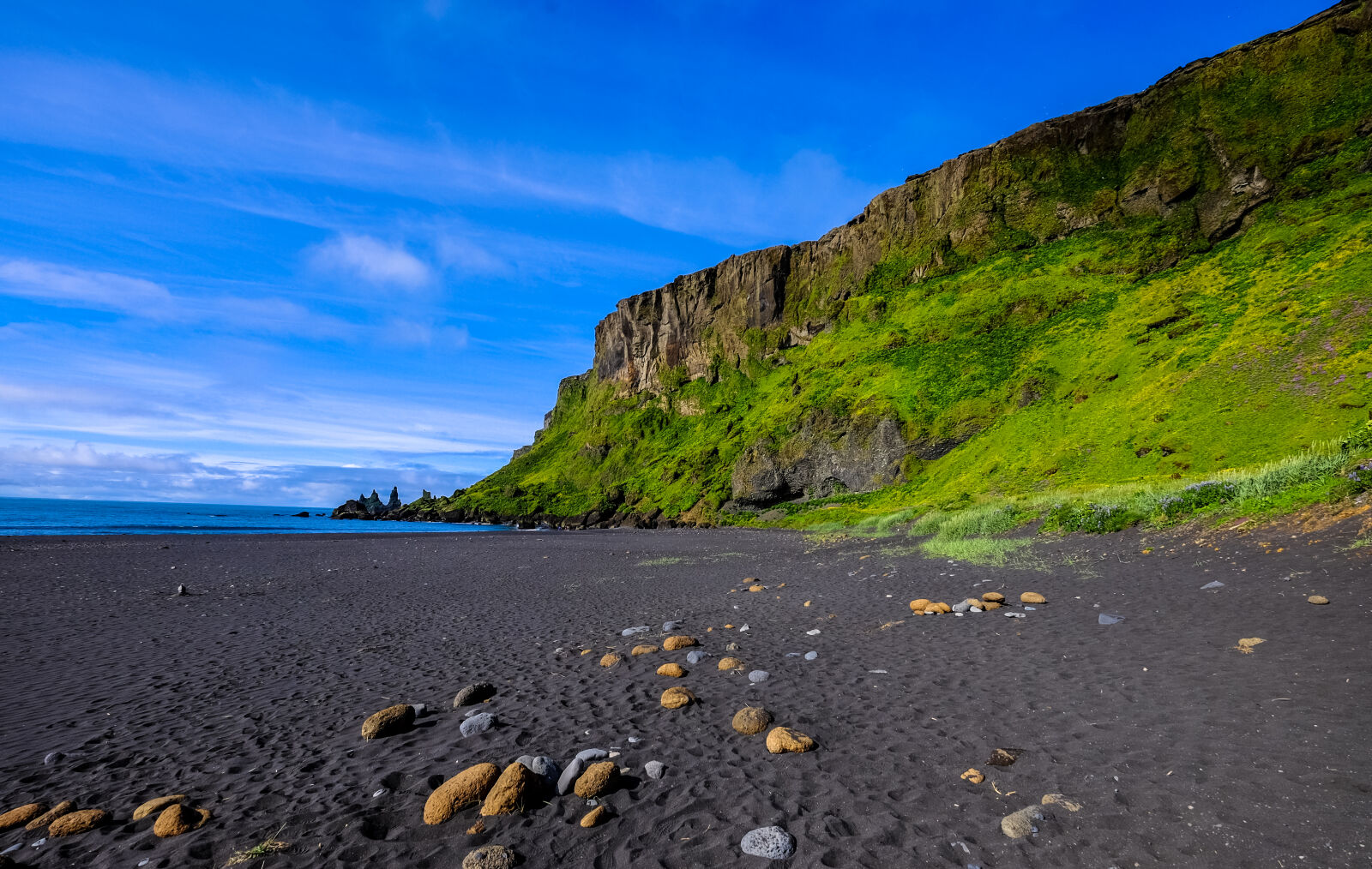 Fujifilm XF 10-24mm F4 R OIS sample photo. Beach, blue, cliff, daylight photography