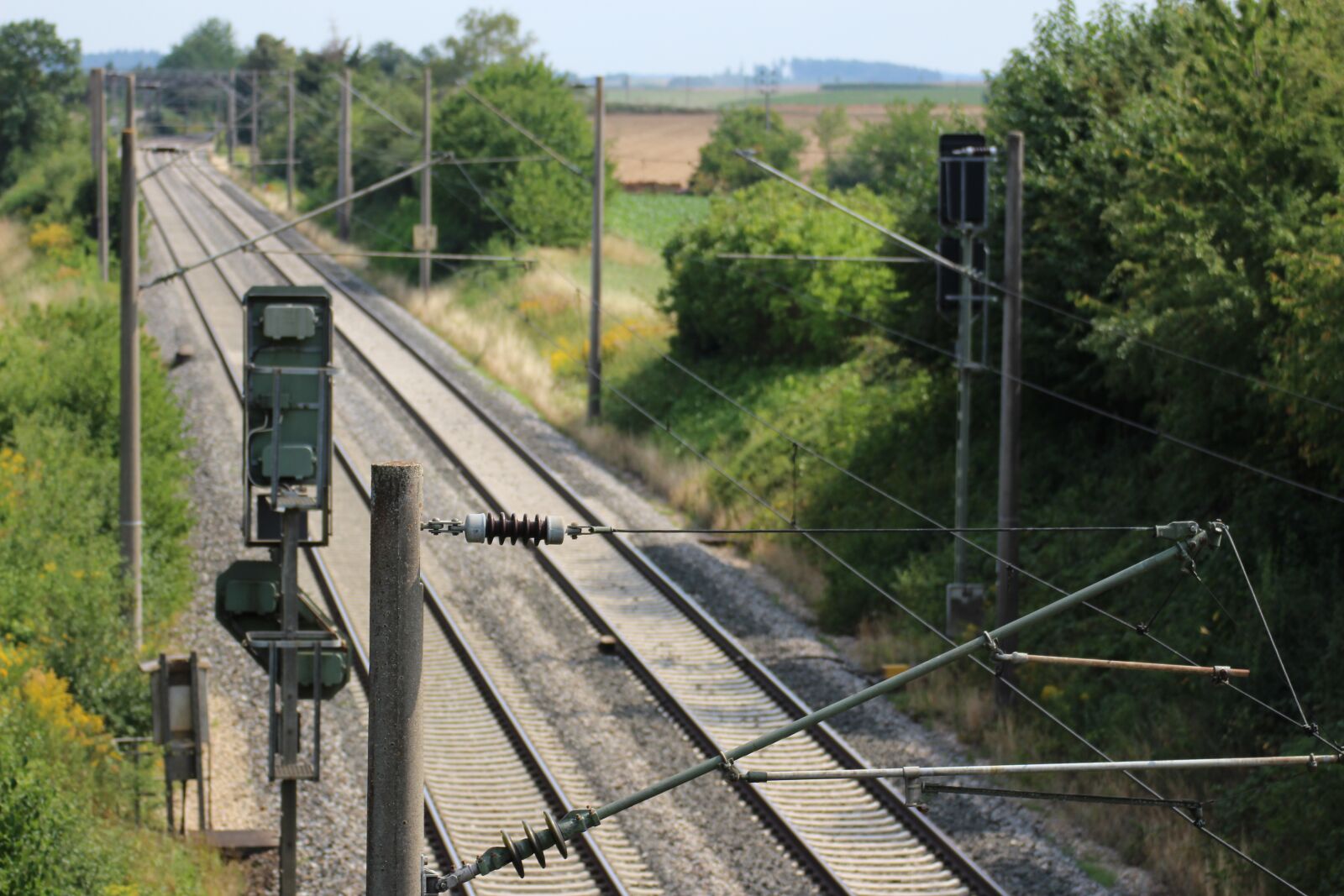 Canon EOS 700D (EOS Rebel T5i / EOS Kiss X7i) sample photo. Upper lines, railway rails photography