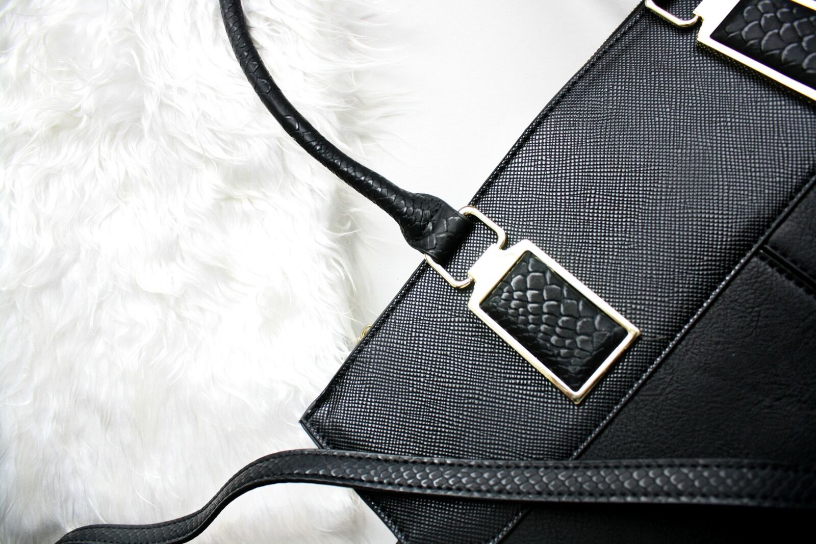 Canon EOS 1000D (EOS Digital Rebel XS / EOS Kiss F) sample photo. Purse, bag, fashion photography