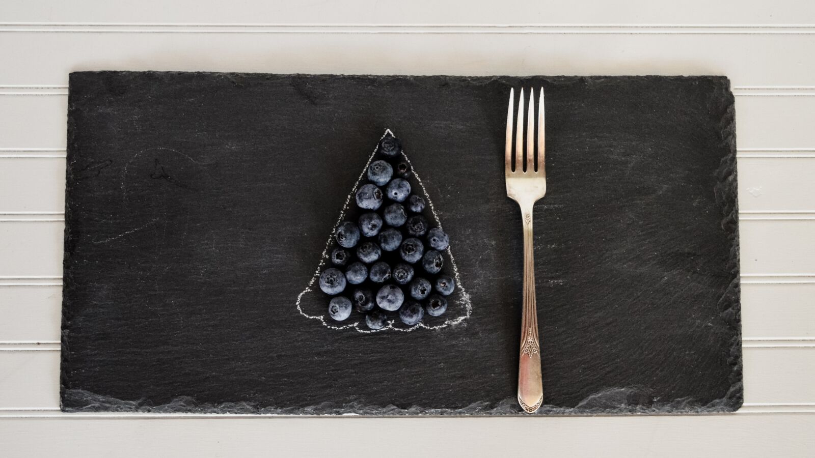 Nikon D5100 sample photo. Blueberries, table, fruit photography