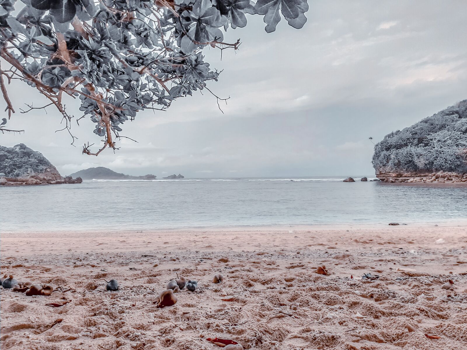Samsung SM-A505F sample photo. Beach, sand, three photography