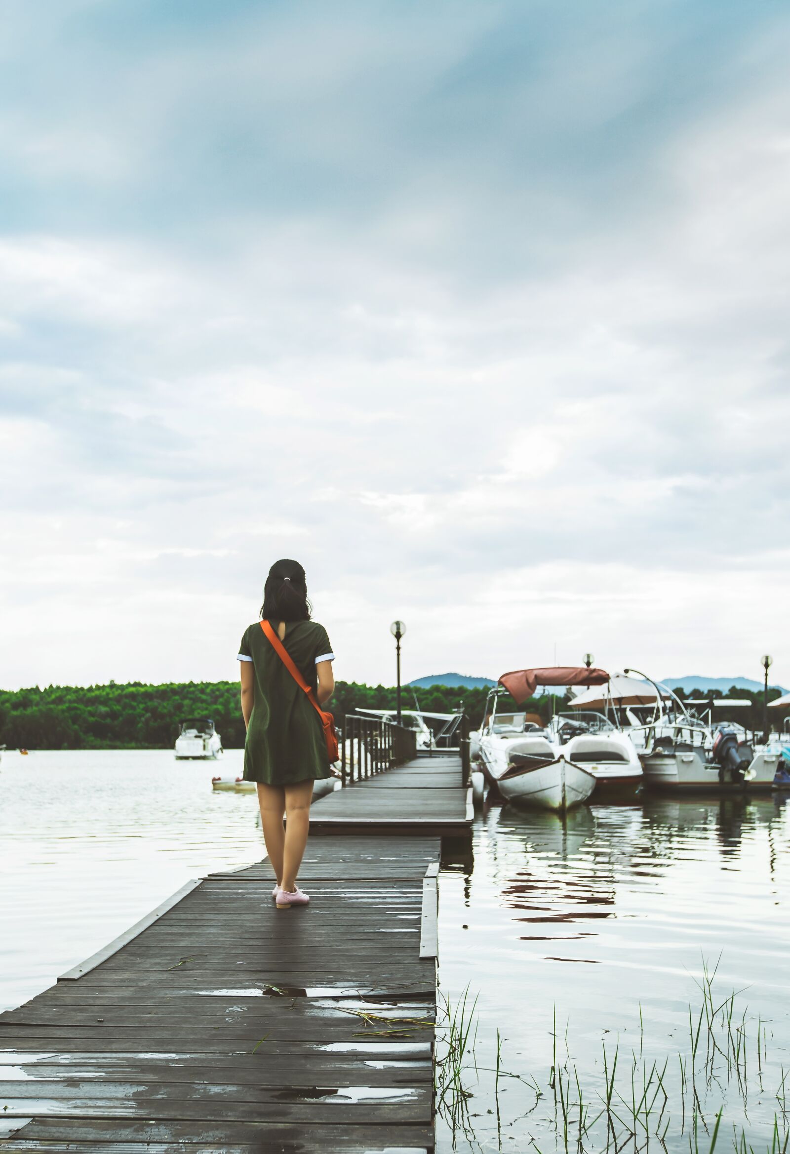 Canon EF 16-35mm F2.8L II USM sample photo. Alone, girl, cano photography