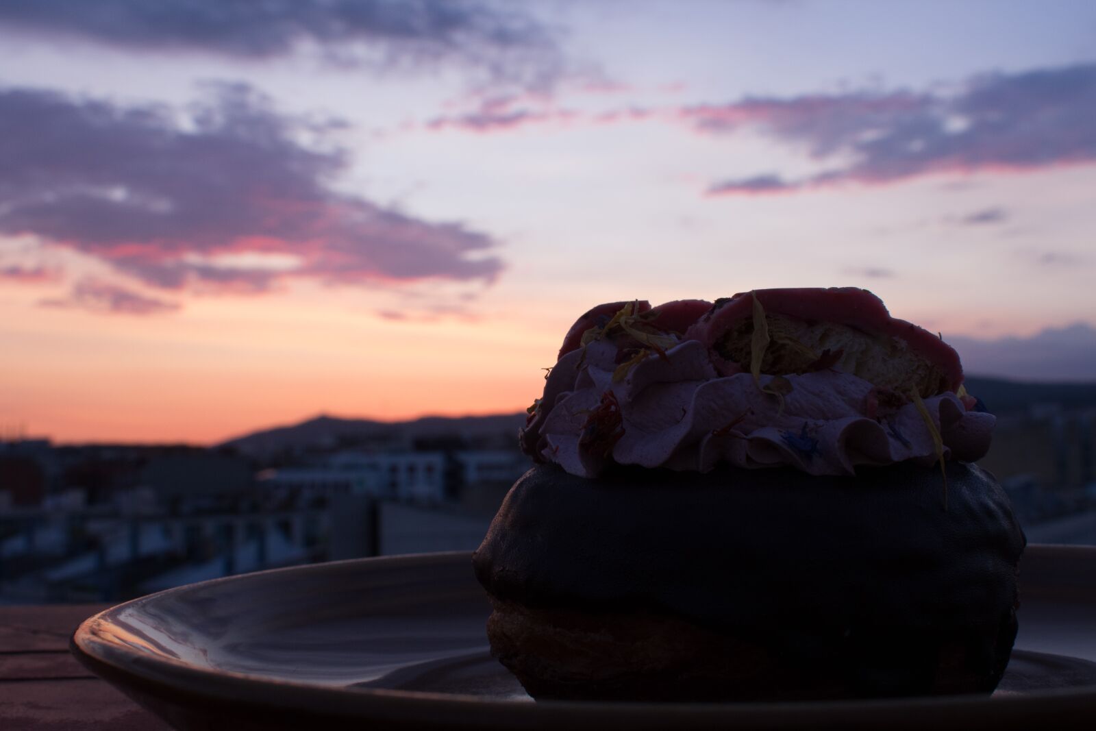 Nikon D3400 sample photo. Sunset, doughnut, delicious photography