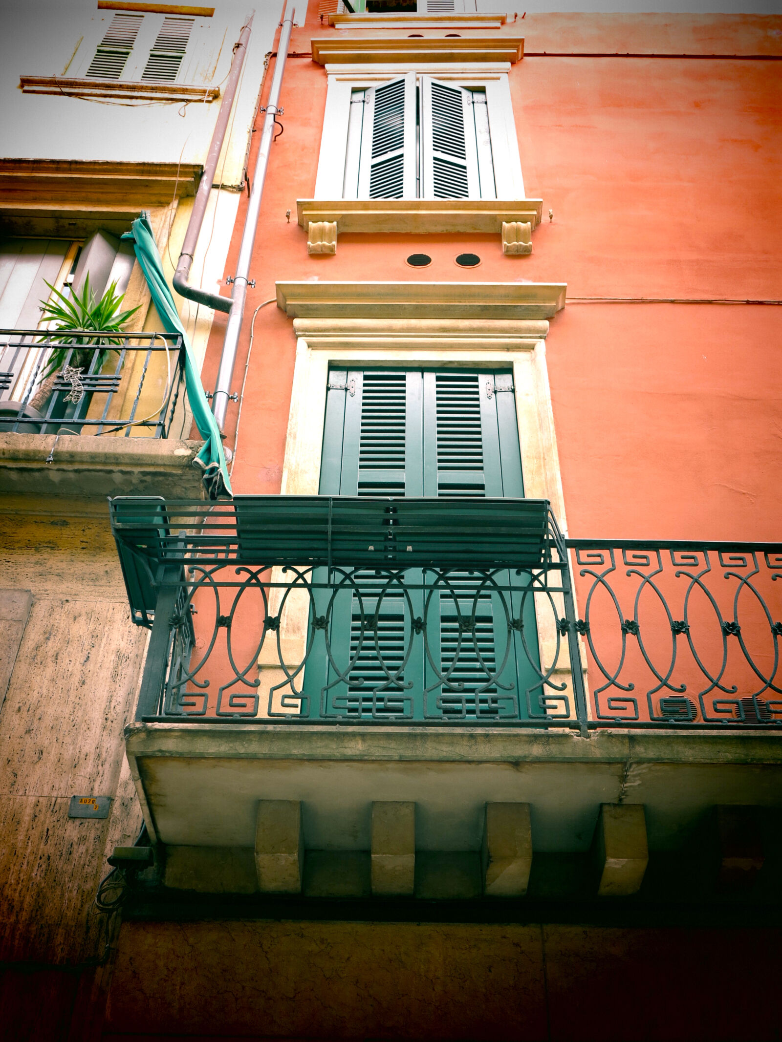Canon PowerShot G1 X sample photo. Balcony, door, verone photography