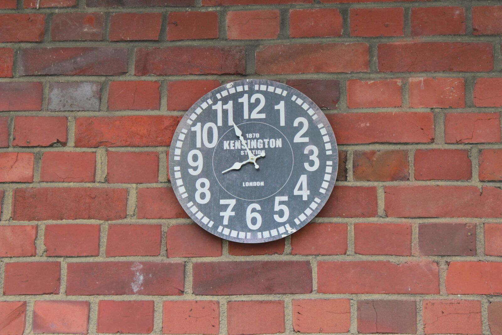 Canon EOS 600D (Rebel EOS T3i / EOS Kiss X5) sample photo. Clock, garden, time of photography
