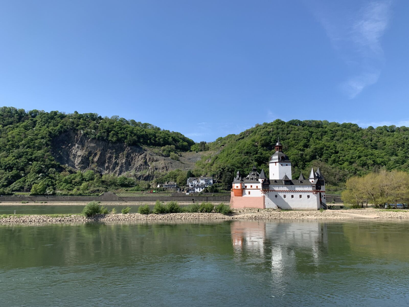 iPhone XS back dual camera 4.25mm f/1.8 sample photo. Rhine, romance of the photography