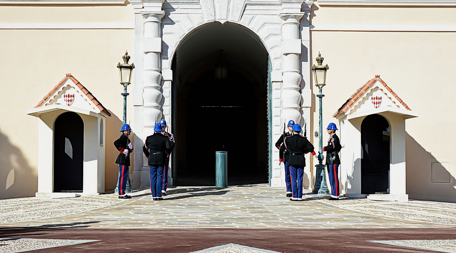 Nikon D3200 sample photo. Guard, changing of the photography