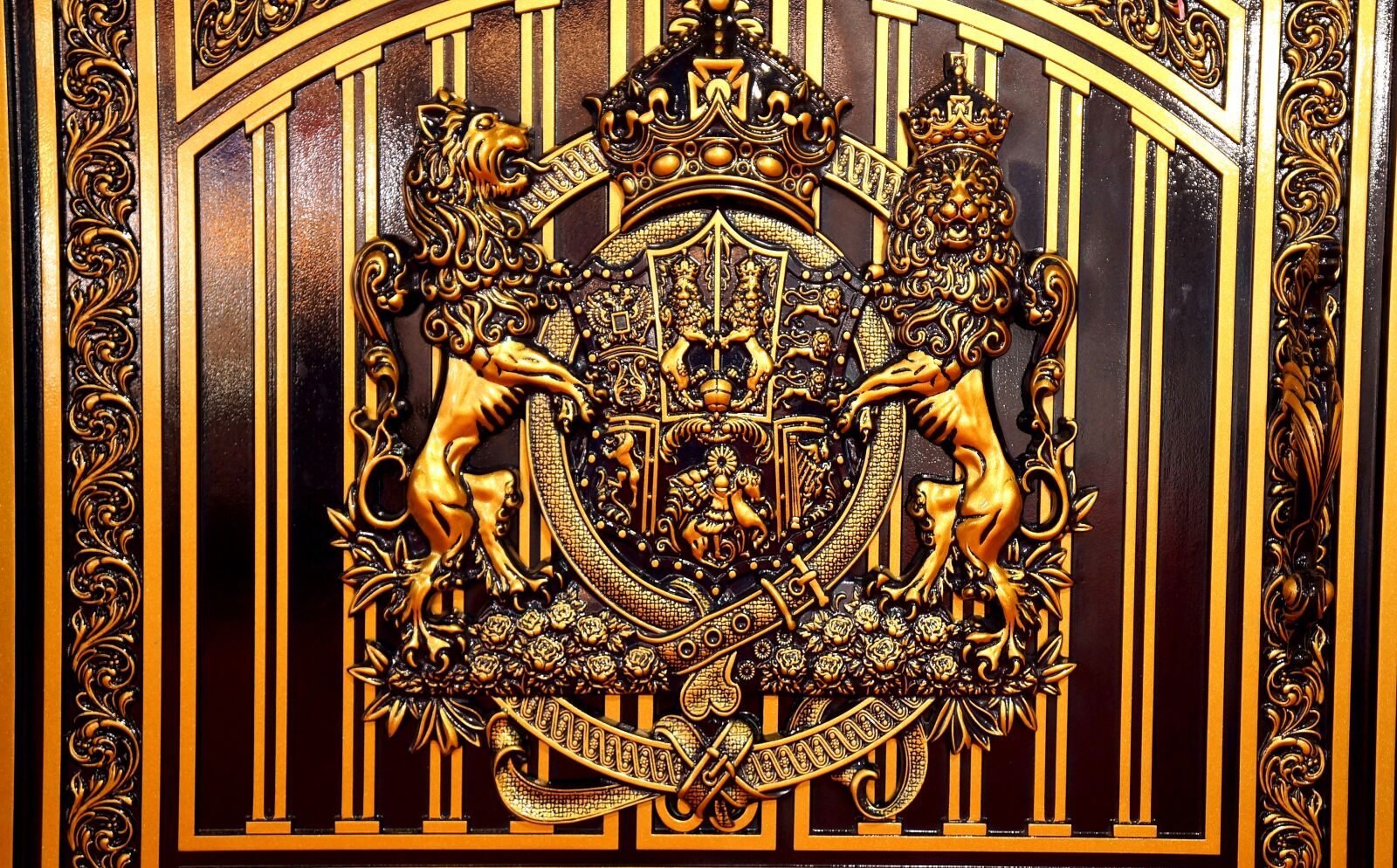 Sony Alpha NEX-F3 + Sony E 18-55mm F3.5-5.6 OSS sample photo. Motifs, iron doors, decorate photography